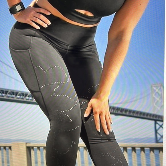 Athleta All In Reaction 7/8 Tight, Black #353547, XSP - Picture 3 of 10